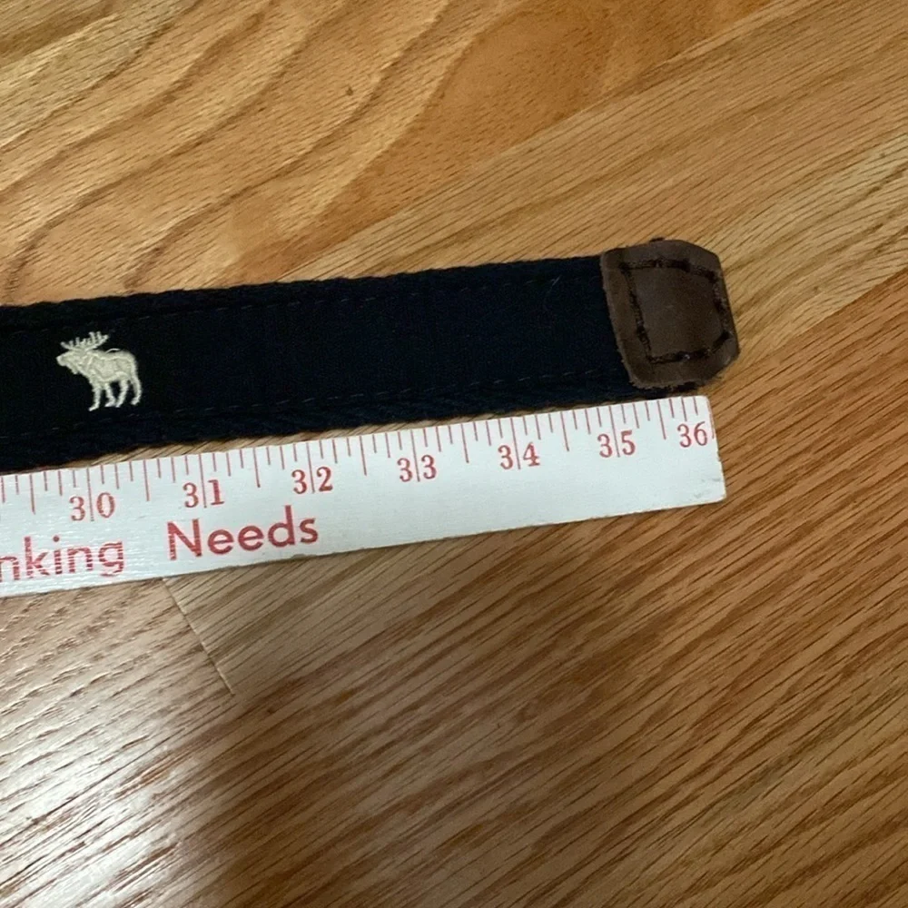 A&F belt 36’ Boys Leather /Felt belt buffalo print embroidery Acadamia preppy